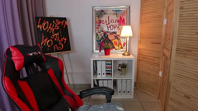 Snapshot of ayakskalermonss chatting on 11.28.25 ayakskalermonss online show from 11.28.25