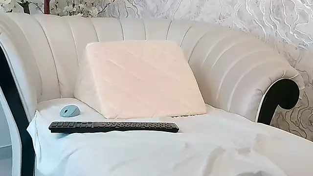 aura sanders1 online show from 12.16.25