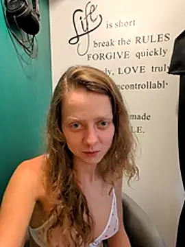 Snapshot of Eveline_Beauty_Kitty chatting on 07.28.26 Eveline Beauty Kitty online show from 07.28.26