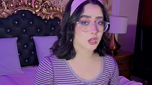 Snapshot of LiLLiAnderson chatting on 11.21.25 LiLLiAnderson online show from 11.21.25