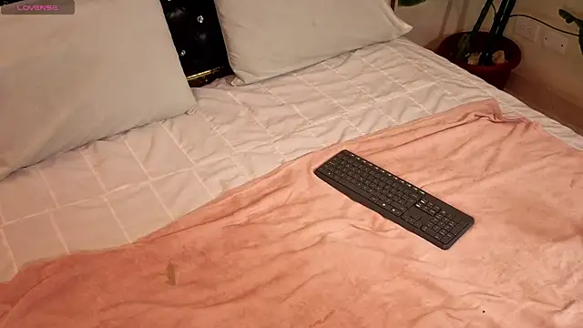 LiLLiAnderson online show from 04.11.26