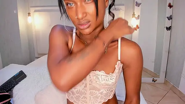 Snapshot of EsmeraldaNyx chatting on 11.26.25 EsmeraldaNyx online show from 11.26.25