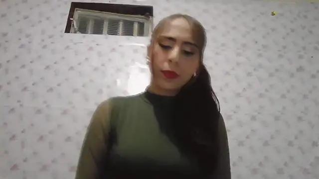 Snapshot of Roselingalvis13 chatting on 02.16.26 Roselingalvis13 online show from 02.16.26