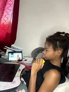 Snapshot of Soniala chatting on 11.29.25 Soniala online show from 11.29.25