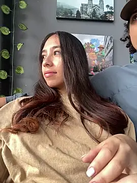 Snapshot of juliie_star chatting on 09.18.25 juliie star online show from 09.18.25