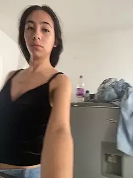 Snapshot of juliie_star chatting on 09.24.25 juliie star online show from 09.24.25