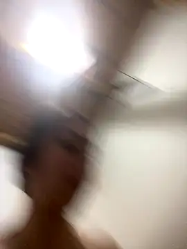 Snapshot of juliie_star chatting on 10.22.25 juliie star online show from 10.22.25