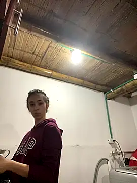 Snapshot of juliie_star chatting on 10.24.25 juliie star online show from 10.24.25