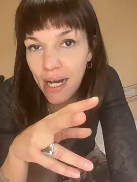 SarettaB90 online show from 10.19.25