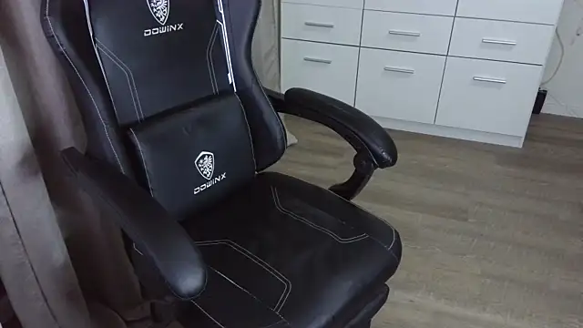 Snapshot of Milo9210 chatting on 09.11.25 Milo9210 online show from 09.11.25