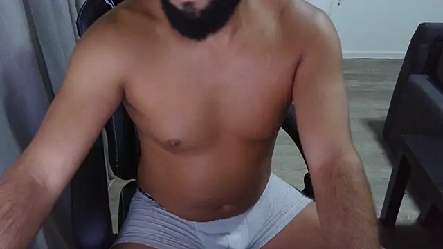 Snapshot of Milo9210 chatting on 10.09.25 Milo9210 online show from 10.09.25