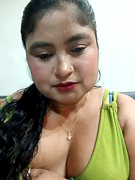 Snapshot of hornyriyanka chatting on 06.10.26 hornyriyanka online show from 06.10.26