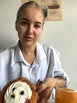 Snapshot of CandyVice chatting on 11.01.25 CandyVice online show from 11.01.25