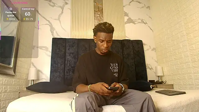 Snapshot of pipedark_ chatting on 09.23.25 pipedark online show from 09.23.25