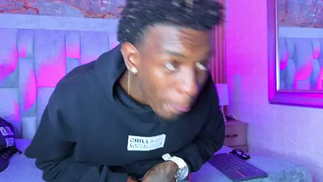 Snapshot of pipedark_ chatting on 10.11.25 pipedark online show from 10.11.25