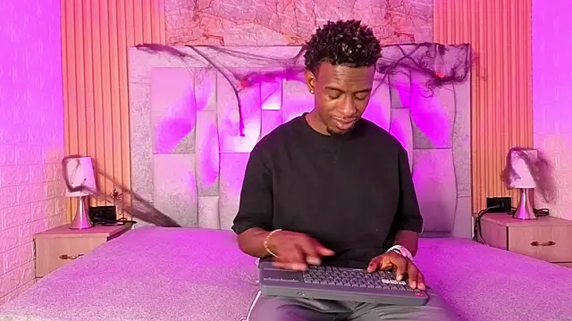 Snapshot of pipedark_ chatting on 10.15.25 pipedark online show from 10.15.25