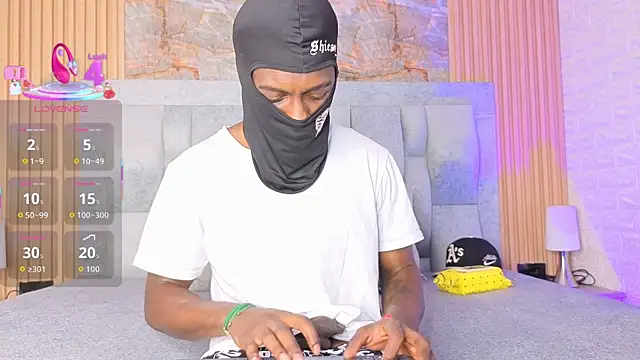 Snapshot of pipedark_ chatting on 11.08.25 pipedark online show from 11.08.25