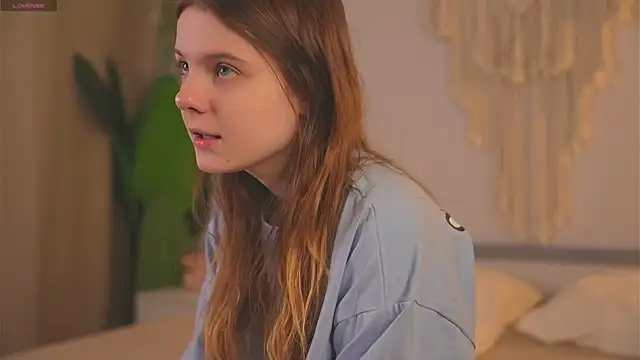 Snapshot of Lu__Lane chatting on 10.09.25 Lu Lane online show from 10.09.25