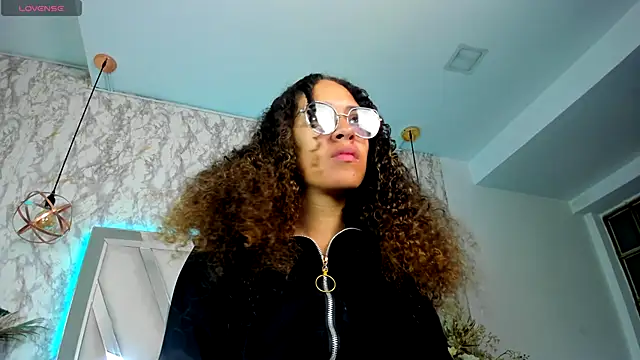 Hanna Cornee  online show from 09.15.25