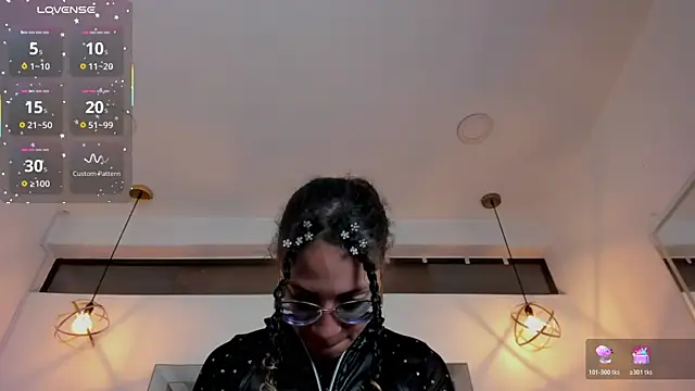 Hanna Cornee  online show from 12.17.25