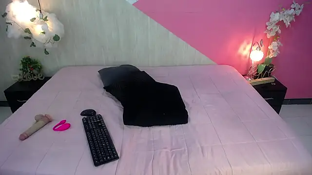 sophia brunette  online show from 11.27.25