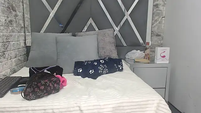 YanetRose online show from 11.14.25