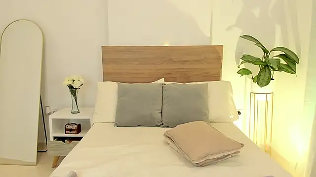 Lea Joness online show from 09.29.25