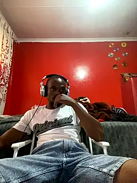 Snapshot of BaggyDirt chatting on 10.27.25 BaggyDirt online show from 10.27.25