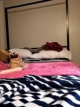 Snapshot of SweetnessSugar chatting on 10.26.25 SweetnessSugar online show from 10.26.25