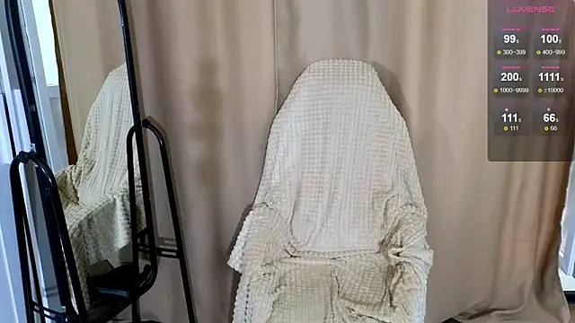 Snapshot of Candy_Flosse chatting on 06.13.26 Candy Flosse online show from 06.13.26