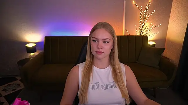 Snapshot of CelesteNoir chatting on 09.10.25 CelesteNoir online show from 09.10.25