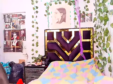 Snapshot of lucywhite13 chatting on 10.04.25 lucywhite13 online show from 10.04.25