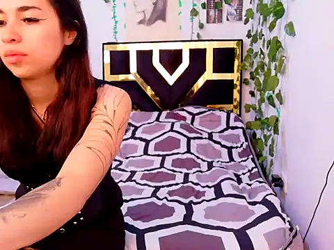 Snapshot of lucywhite13 chatting on 10.07.25 lucywhite13 online show from 10.07.25