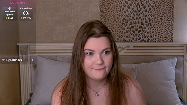 Snapshot of EmilyHyde chatting on 09.30.25 EmilyHyde online show from 09.30.25