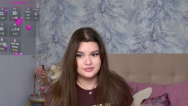 Snapshot of EmilyHyde chatting on 11.20.25 EmilyHyde online show from 11.20.25