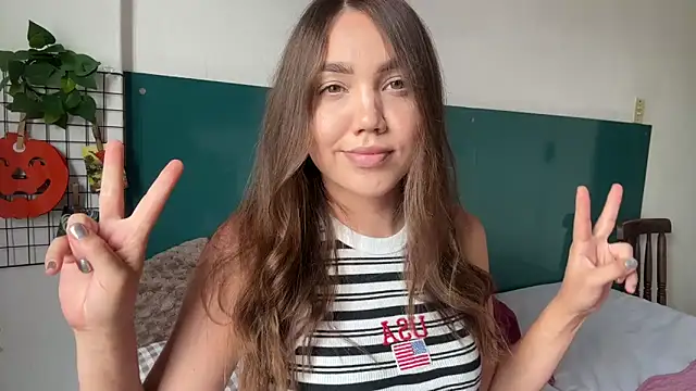 Snapshot of NebulaHaven chatting on 10.30.25 NebulaHaven online show from 10.30.25