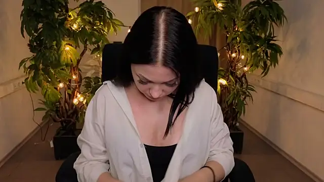 Snapshot of AmyStewart chatting on 07.16.26 AmyStewart online show from 07.16.26