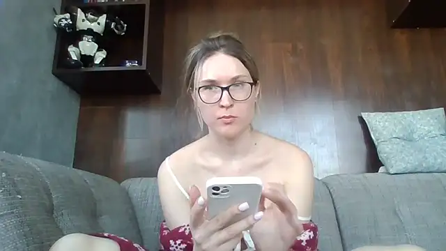 Snapshot of Jugira chatting on 04.22.26 Jugira online show from 04.22.26