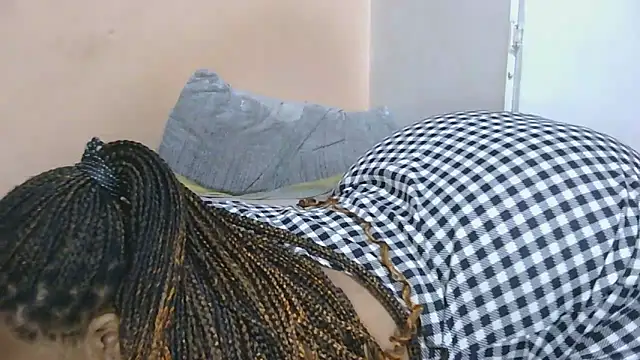 Snapshot of BigSexyEbony chatting on 10.12.25 BigSexyEbony online show from 10.12.25