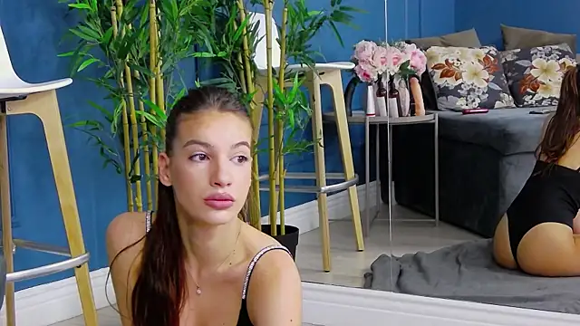 Snapshot of KimmDaviss chatting on 10.25.25 KimmDaviss online show from 10.25.25