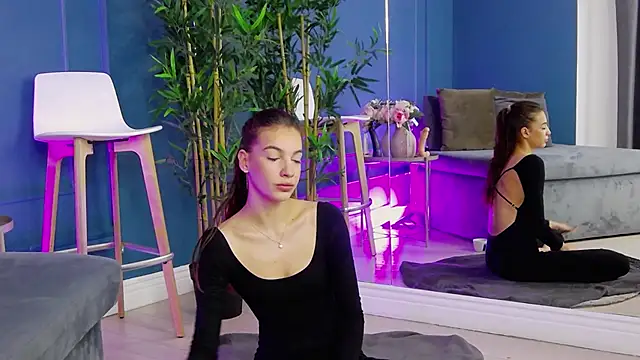 Snapshot of KimmDaviss chatting on 11.05.25 KimmDaviss online show from 11.05.25