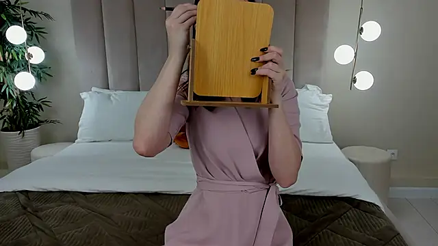 KiraHolli online show from 10.01.25