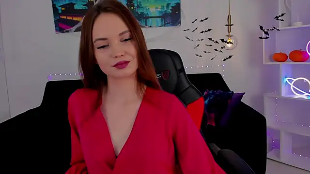 KiraHolli online show from 10.28.25