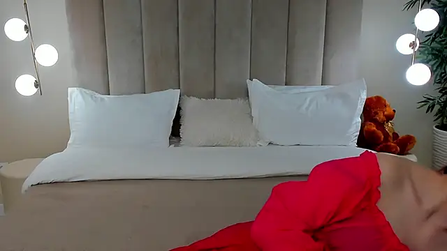 KiraHolli online show from 11.23.25