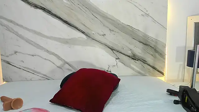 thamiina  online show from 09.10.25