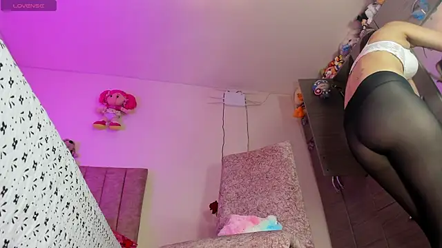 hot Dariana pantyhose online show from 04.28.26