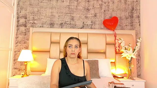 Snapshot of Edna_Copper chatting on 02.15.26 Edna Copper online show from 02.15.26