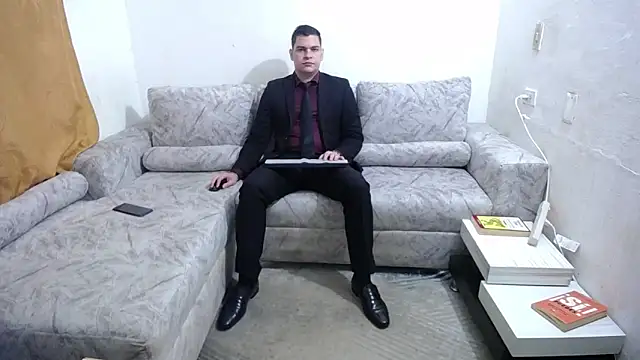 Snapshot of Victor_Maitland chatting on 11.17.25 Victor Maitland online show from 11.17.25