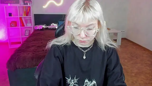 Snapshot of tattoo_art_baby chatting on 04.11.26 tattoo art baby online show from 04.11.26