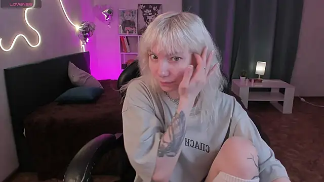 Snapshot of tattoo_art_baby chatting on 05.01.26 tattoo art baby online show from 05.01.26